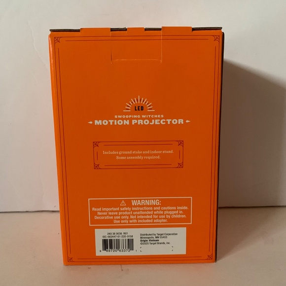 NIB. HYDE & EEK! Swooping Witches Light Projector - Picture 4 of 5